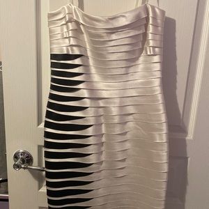 NWT BCBG Woven (Bandage mini dress) white Size 6